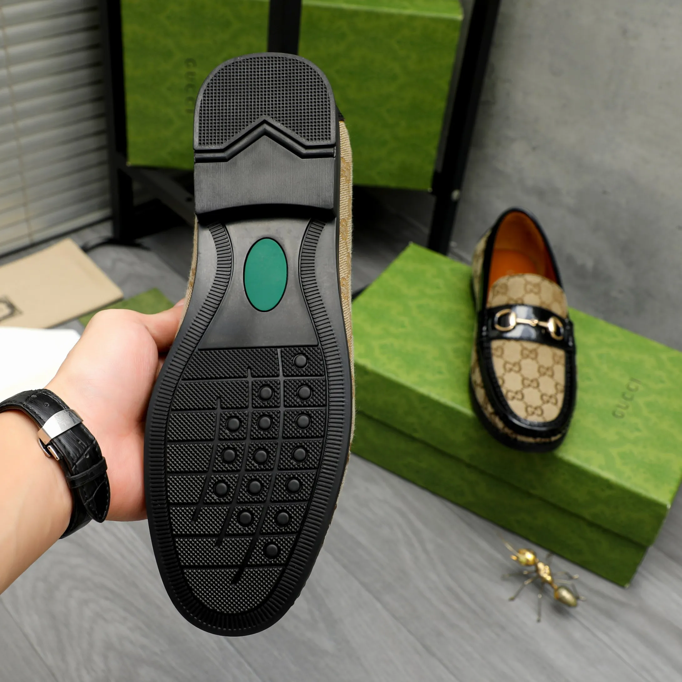 Men's shoes 💰400 Product trademark: GUCCI "Gucci" casual slip-on shoes Regular size: 38-45 (45 is custom-made and non-returnable) Product materials: Selected webbing breathable upper, cowhide lining, rubber outsole